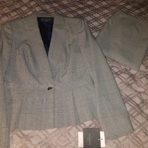 Liz Claiborne 2 piece skirt suit gray/navy combo